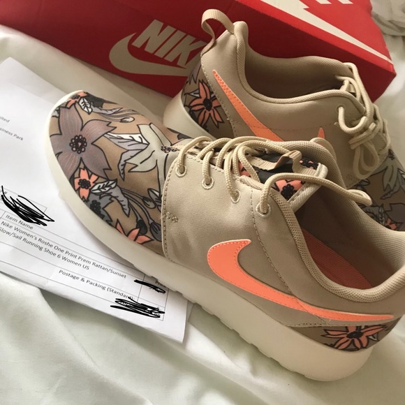 nike roshe floral mens